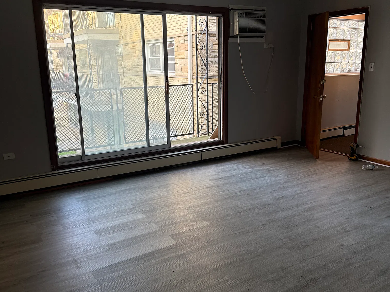 1 bed, 900 sqft, $1,150 — Photo 3