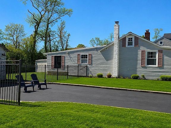4th image of 12 Conte Avenue