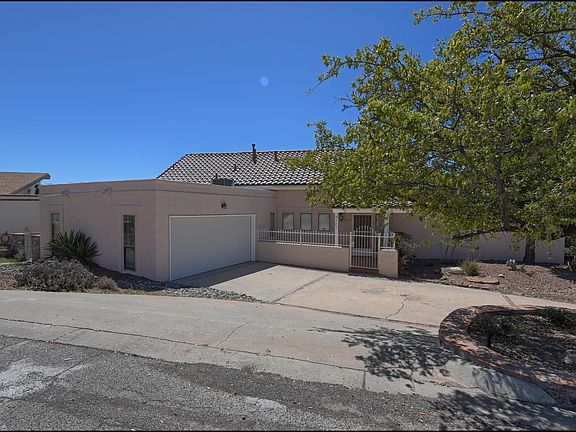 2nd image of 520 Regency Dr
