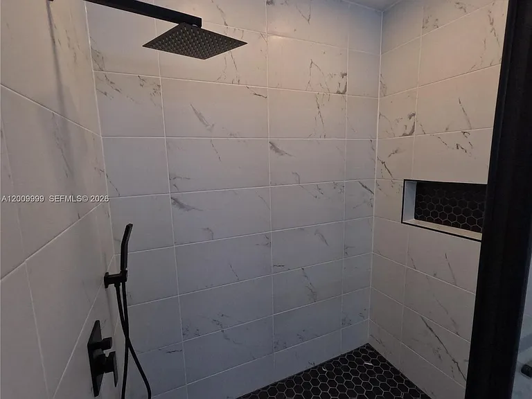 1211 SW 84th Ter — Photo 15
