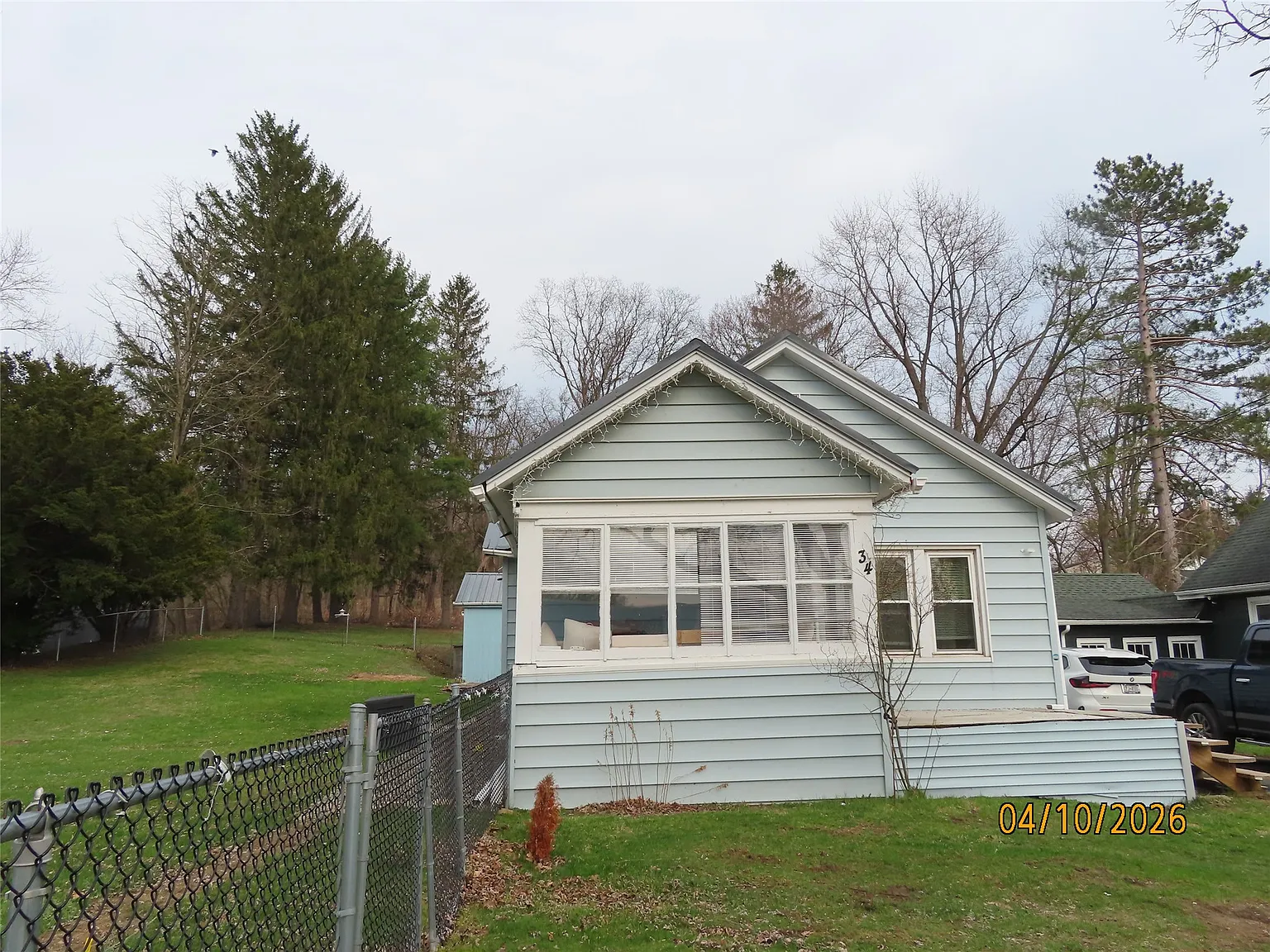 34 Crescent Dr photo 1
