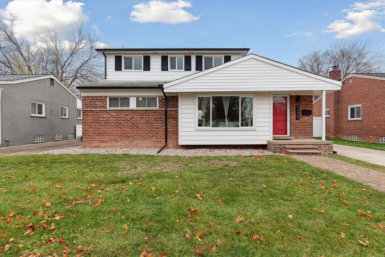 1225 Woodlawn Ave photo 1