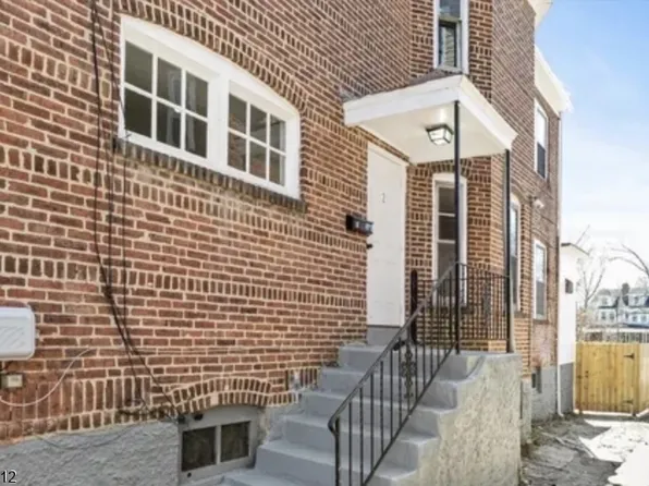 57 Sanhican Dr, Trenton, NJ