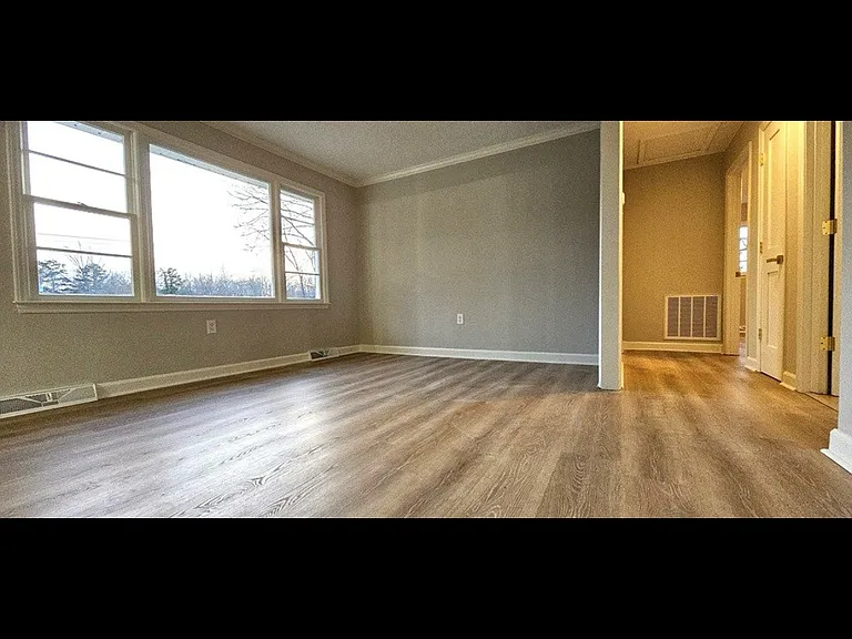 110 Franklin St — Photo 4