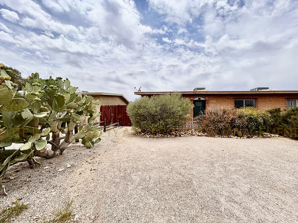 3215 North Cherry Avenue - 3215