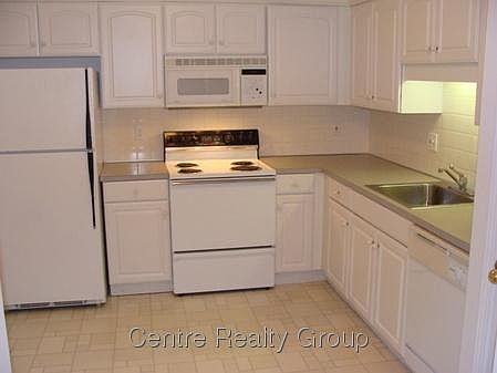 2nd image of 135 Florence St #17