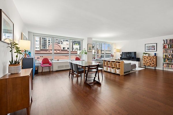 1st image of 200 E 94th St APT 522