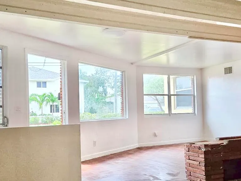 2325 Johnson St — Photo 17