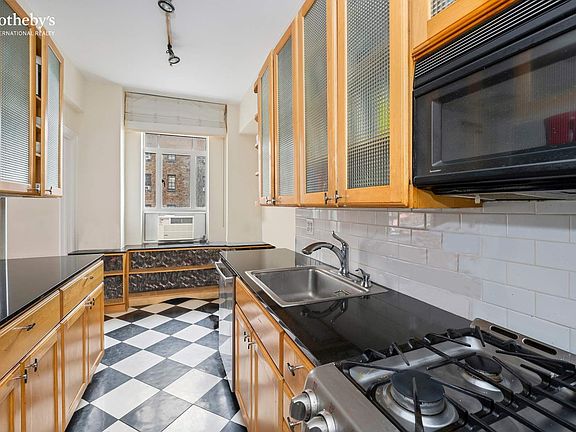 4th image of 25 Central Park W APT 10S
