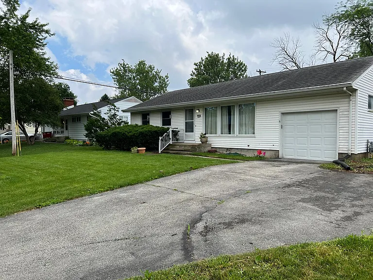1905 Cypress Dr — Photo 1