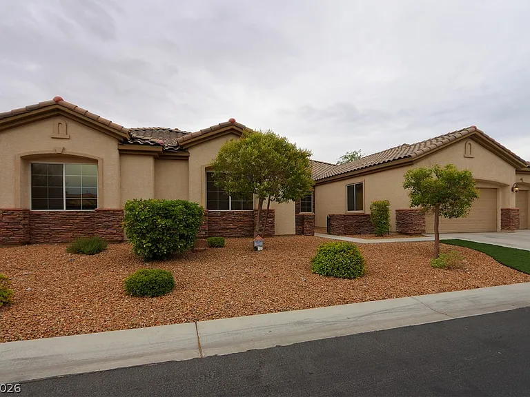 7560 Prancing Pony Ct — Photo 1