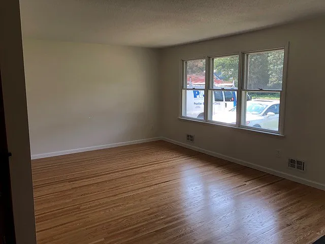 3 bed, 1.0 bath, 1066 sqft, $2,300 — Photo 3