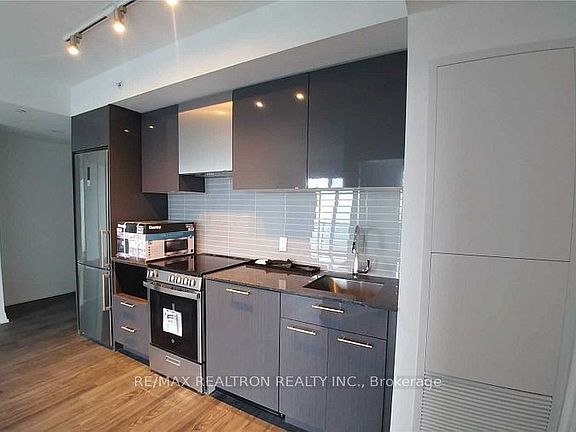 5th image of 251 Jarvis St #4013