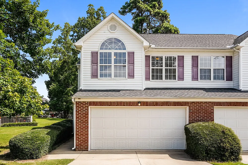 3 bed, 2.5 bath, 1446 sqft, $1,725 — Photo 1