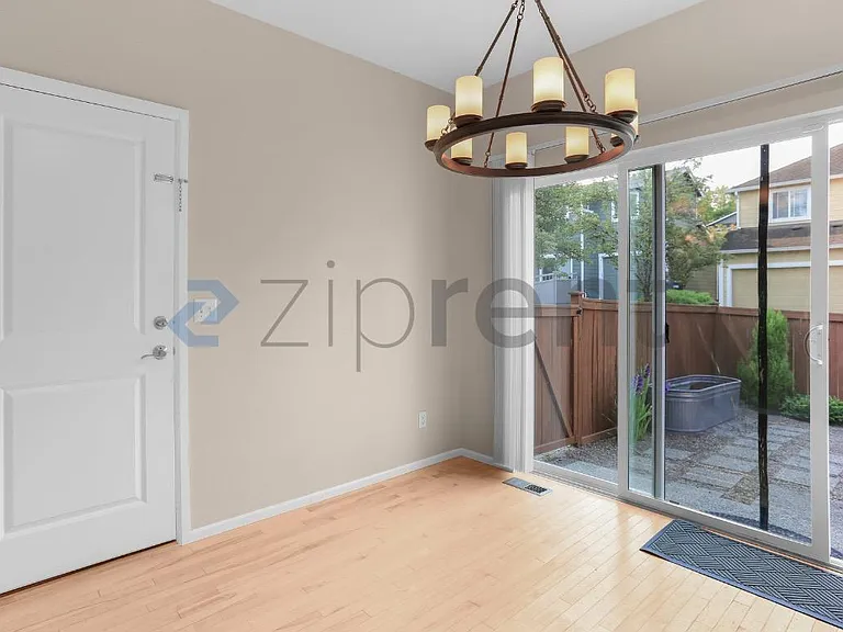 2478 NE Iverson Ln — Photo 7