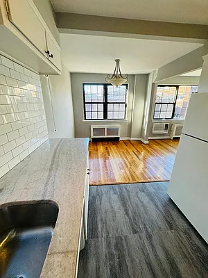 Rented by Halvatzis Realty | media 3