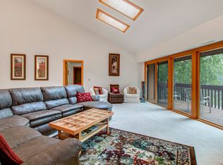 852 Kendall Ln, Lake Geneva, WI 53147