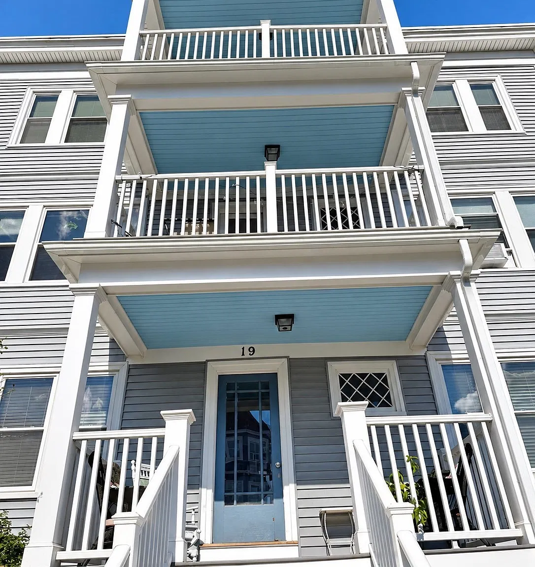 3 bed, 1.0 bath, 1300 sqft, $2,950 — Photo 1