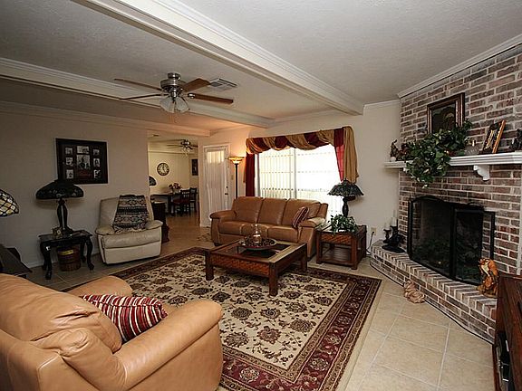 3rd image of 3202 Silver Springs Dr