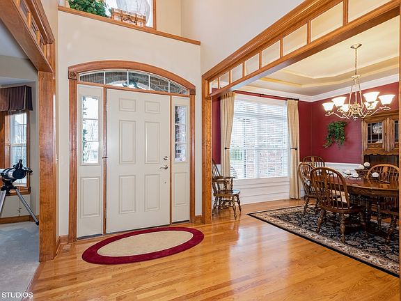 3rd image of 471 Bennett Dr