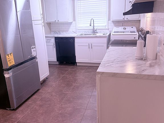 5th image of 3687 Bedford Ln