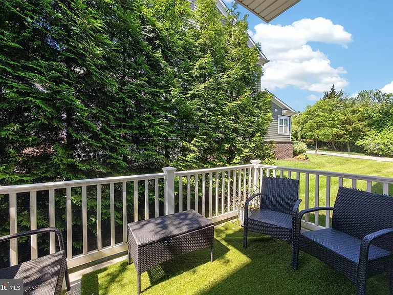 121 Shilling Ave — Photo 7