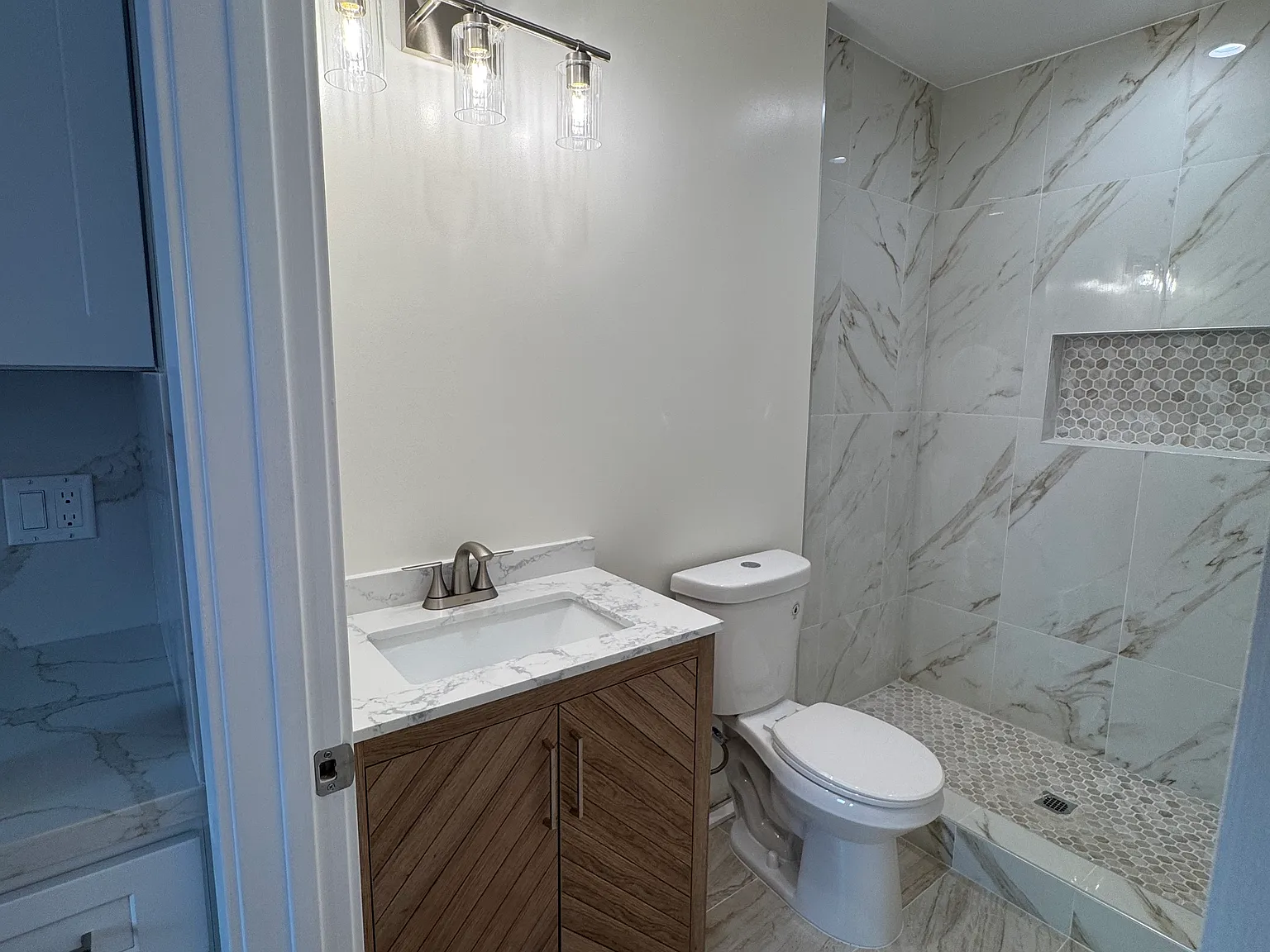 1 bed, 400 sqft, $2,100 — Photo 2