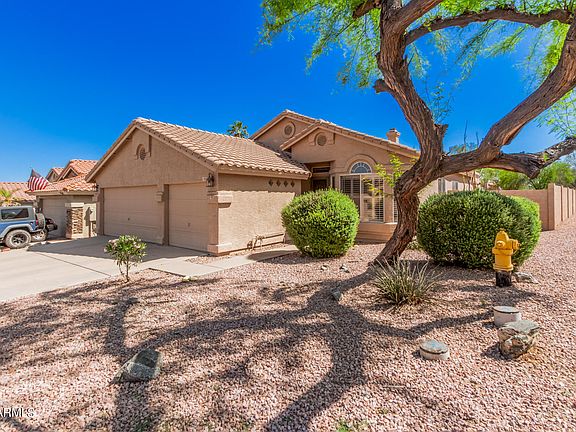 3rd image of 1007 E AMBERWOOD Drive