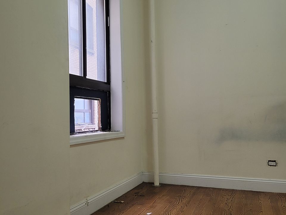 1st image of 300 W 49th St APT 211