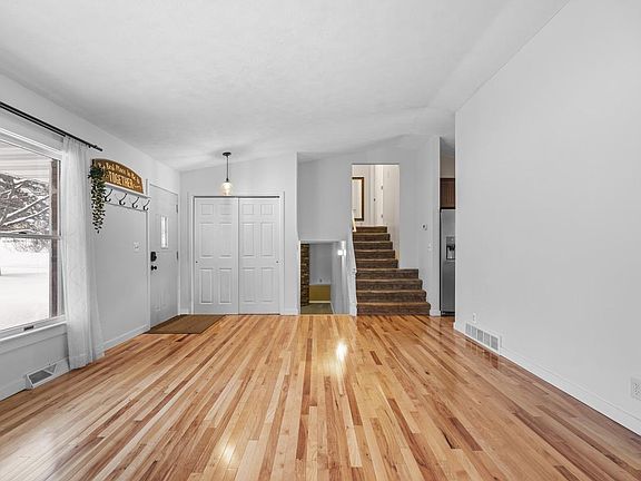5th image of 3986 Heatherwood Dr E