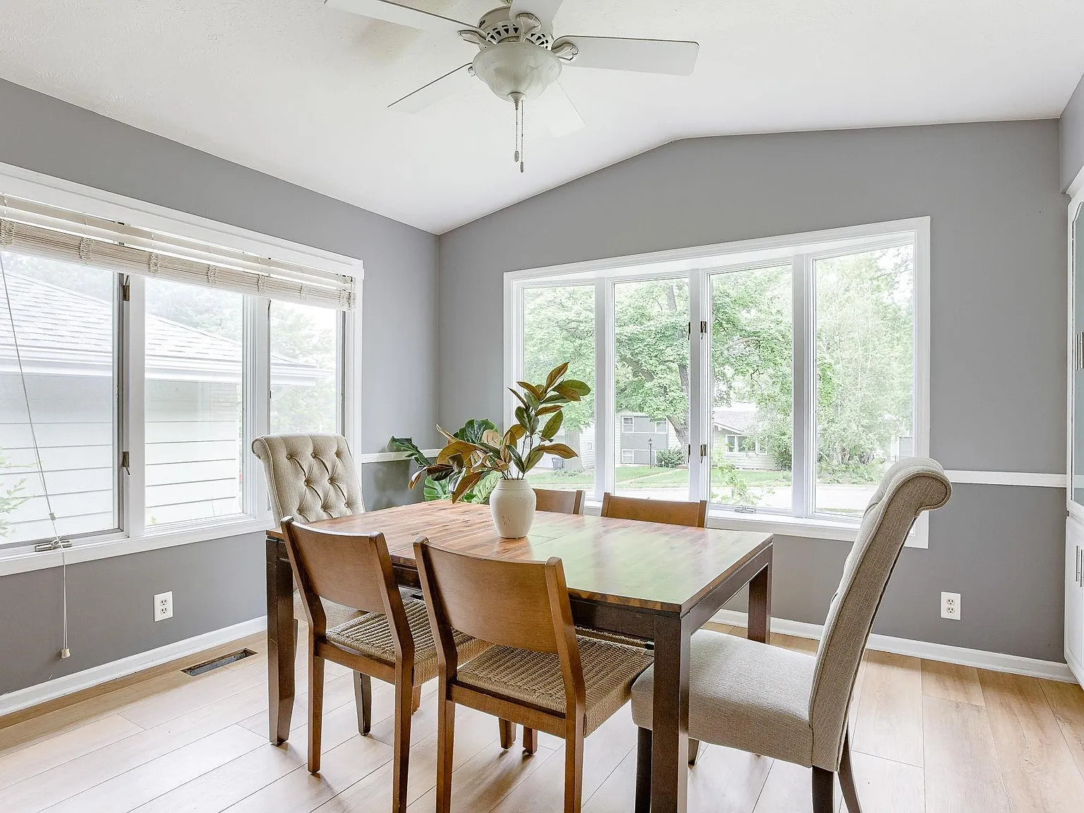 4 bed, 2320 sqft, $2,950 — Photo 3
