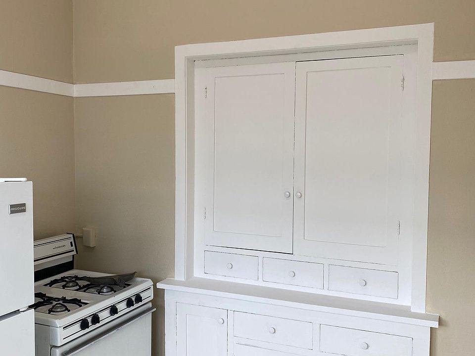 1st image of 425 University Ave #2