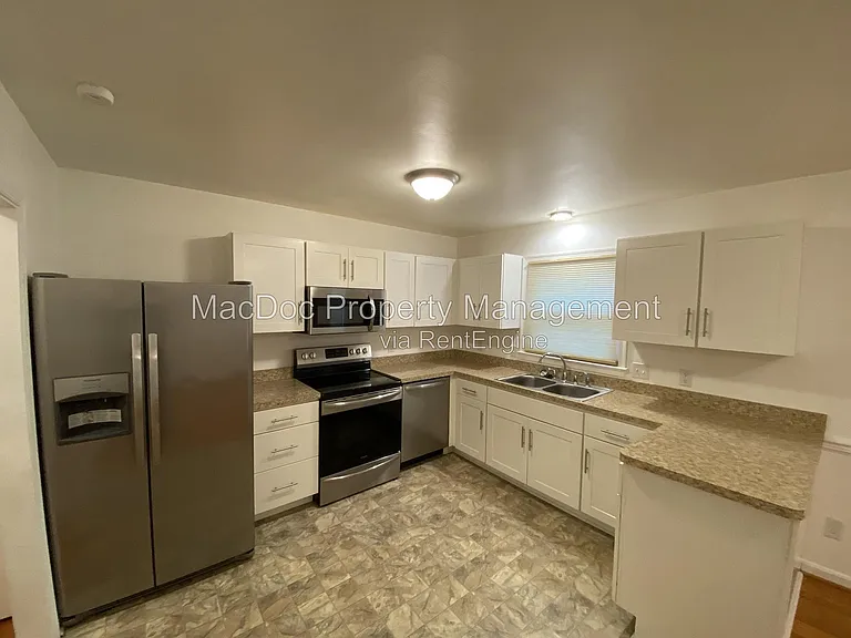 431 Ridgemore St — Photo 12