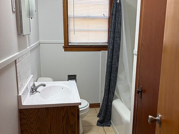 5th image of 2104 25th St APT A
