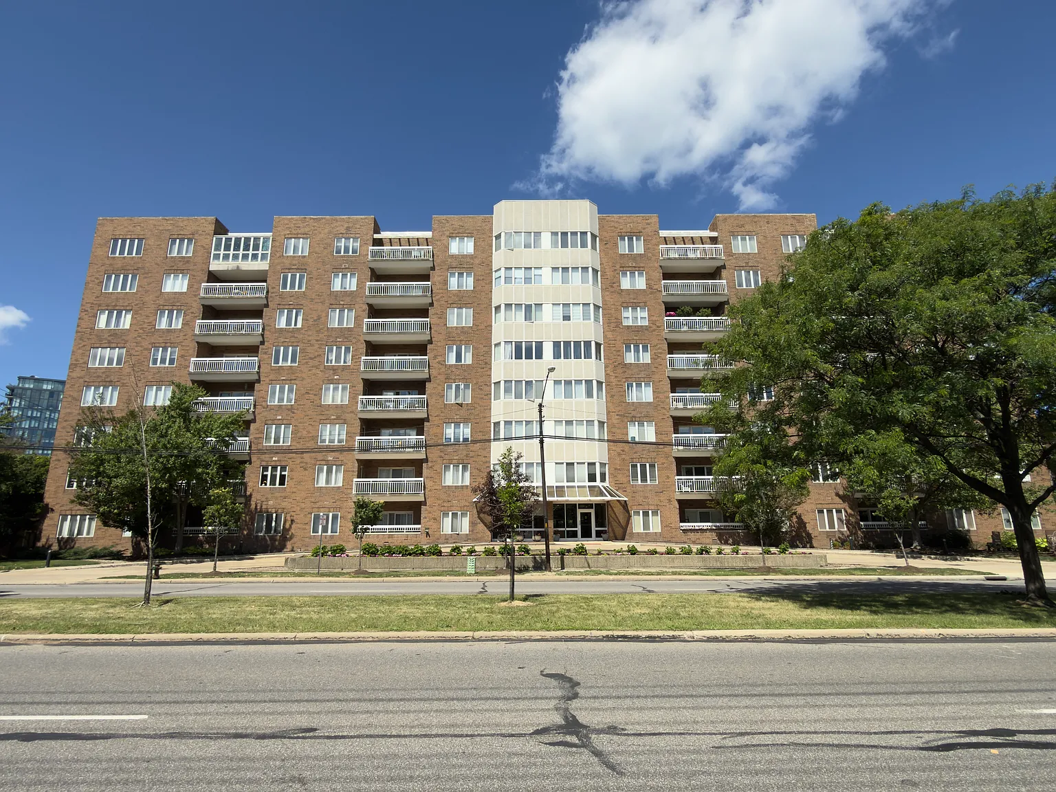 Chelsea Condos — Photo 2