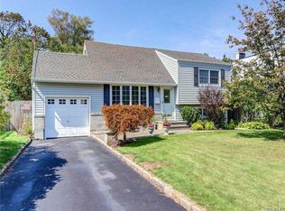 9 Fox Blvd, Massapequa, NY 11758
