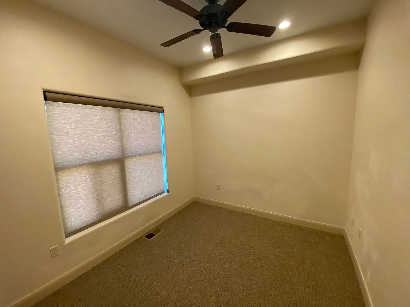 Furnished 2 bed / 1 bath Condo - Luxury Living North End of Town — Photo 3