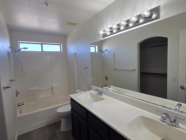 3404 Oro Grande Blvd — Photo 6