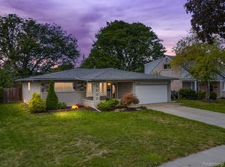 33809 Twickingham Dr, Sterling Heights, MI 48310