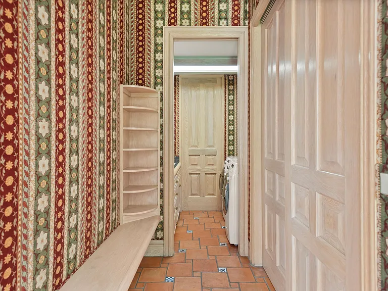 425 W North St — Photo 25