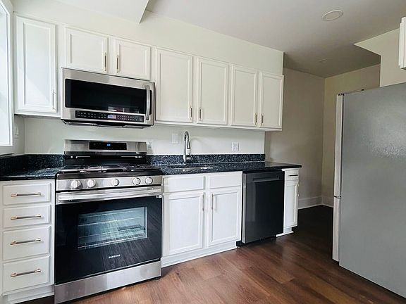 5th image of 4025 Lyons St