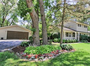 27 N Circle Ave, Pt Barrington, IL 60010