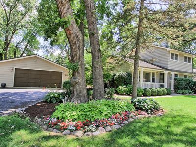 27 N Circle Ave, Pt Barrington, IL, 60010