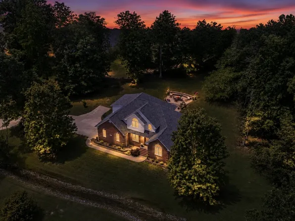 60 Windwood Dr, Fayetteville, TN 37334