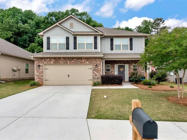 447 Brooks Village Dr, Pendergrass, GA 30567