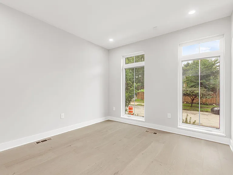 1247 Perry St — Photo 25