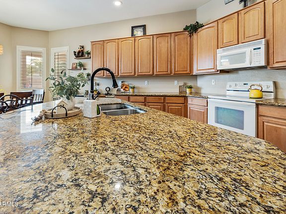 4th image of 2997 E PARKVIEW Drive