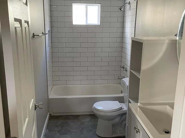 2110 Creighton Ave — Photo 9