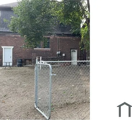 2220 Helen St — Photo 12