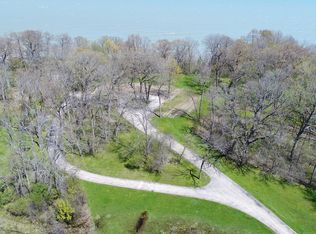 925 Sheridan Rd, Lake Bluff, IL 60044